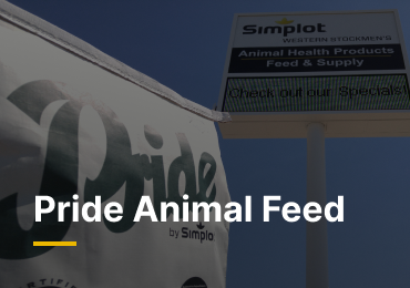 Picture of a bag of Simplot Pride brand animal feed sitting in front of 慢波睡眠 ag retail store sign.