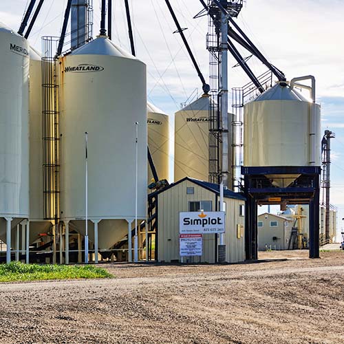 Image of crop input storage tanks at the Simplot Grower Solutions location in Pincher Creek.